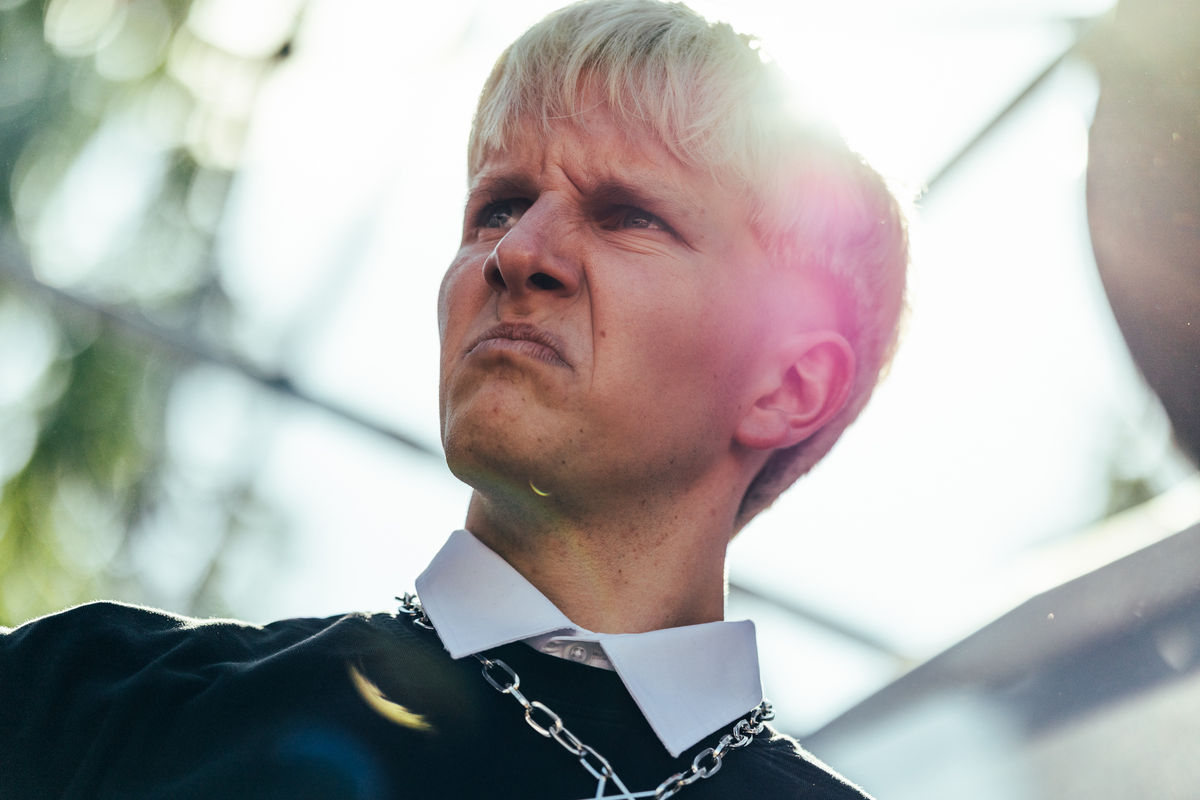 Loading... just a sec